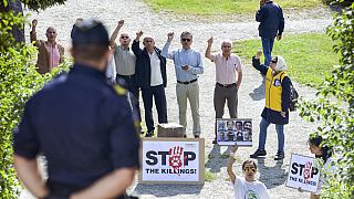 احتجاجات أثناء إلقاء وزير الخارجية الإيراني، جواد ظريف، محاضرة داخل معهد ستوكهولم الدولي لأبحاث السلام، في السويد، يوم الأربعاء 21 أغسطس 2019.