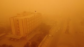 Aufnahme aus der südirakische Stadt Nassirija während des schweren Sandsturms