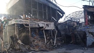 Eine zerstörte Markthalle in Charkiw