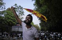 Demonstrant:innen in Sri Lanka fordern den Rücktritt der Regierung