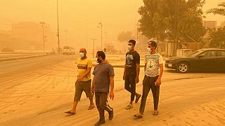  Последствия песчаной бури в столице Ирака Багдаде. 5 мая 2022 г.