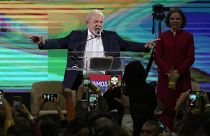 Lula da Silva anunciando su candidatura ante 4 000 personas en Sao Paulo.