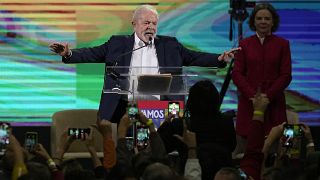 Lula da Silva anunciando su candidatura ante 4 000 personas en Sao Paulo.