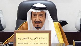 Videókonferencián csatalkozott 2021 októberében a G20-találkozóhoz rijádi palotájából a szaúdi király 