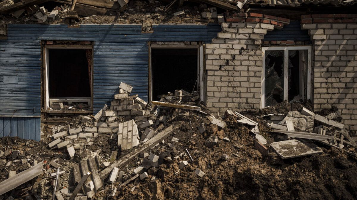 Βομβαρδισμένο κτίριο σε προάστιο του Χαρκόβου, που ανακαταλήφθηκε από τις ουκρανικές δυνάμεις