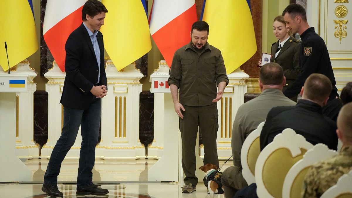Der kanadische Premierminister Justin Trudeau und der ukrainische Präsident Wolodymyr Selenskyj bei einer Ordensverleihung in Kiew