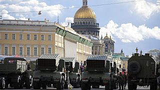 Εκτοξευτές του ρωσικού πυροβολικού «Grad» και άλλα στρατιωτικά οχήματα έτοιμα την παραμονή της στρατιωτικής παρέλασης της Ημέρας της Νίκης