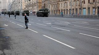مركبات عسكرية روسية في طريقها إلى الساحة الحمراء في موسكو، 9 مايو 2022