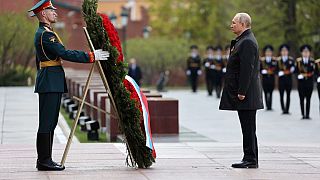 President Putin lays wreath at Tomb of Unknown Soldier