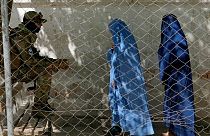 دستور طالبان در مورد پوشش زنان در اماکن عمومی