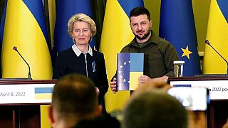 AB Komisyonu Başkanı Ursula von der Leyen, Ukrayna Devlet Başkanı Vladimir Zelenskiy ile Kiev'de buluştu 8 Nisan 2022