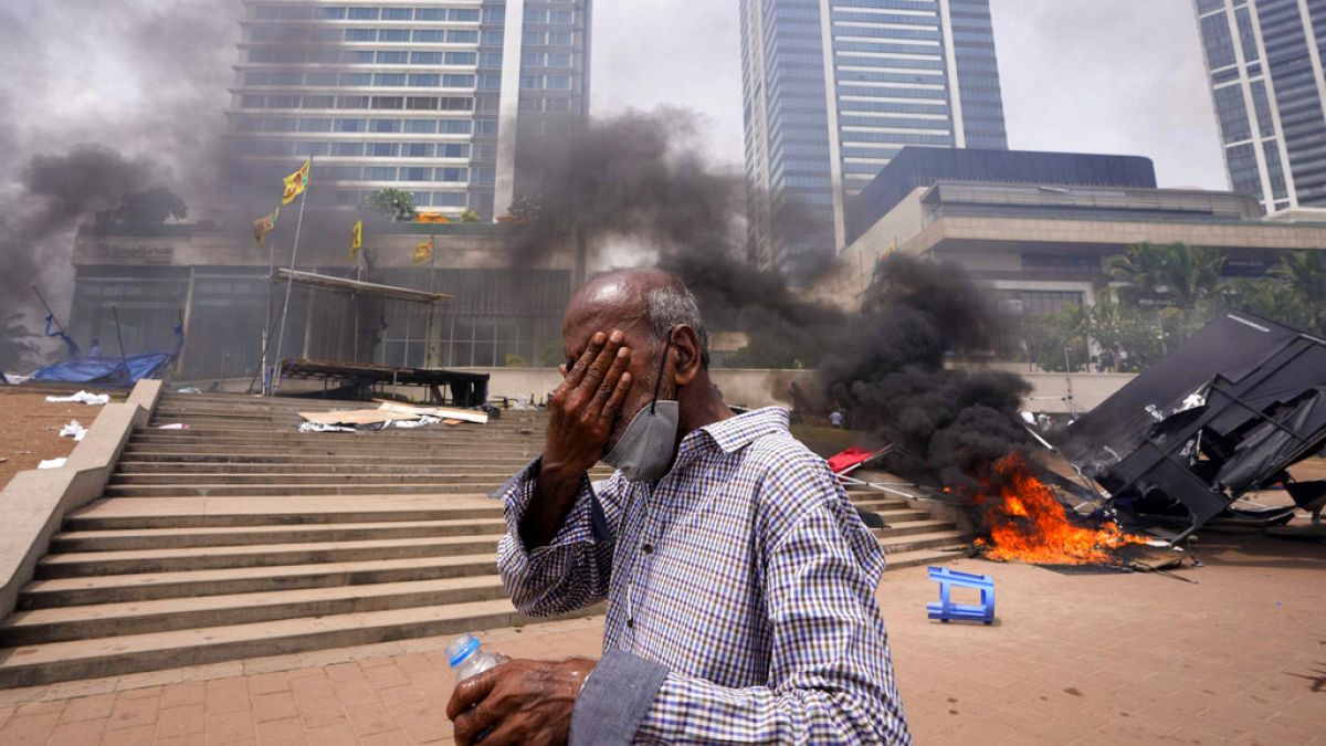 Die Polizei in Sri Lanka setzte Tränengas gegen Demonstranten ein, 09.05.2022