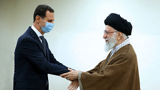 المرشد الأعلى للثورة الإسلامية يصافح الرئيس السوري بشار الأسد طهران - إيران 07/05/2022
