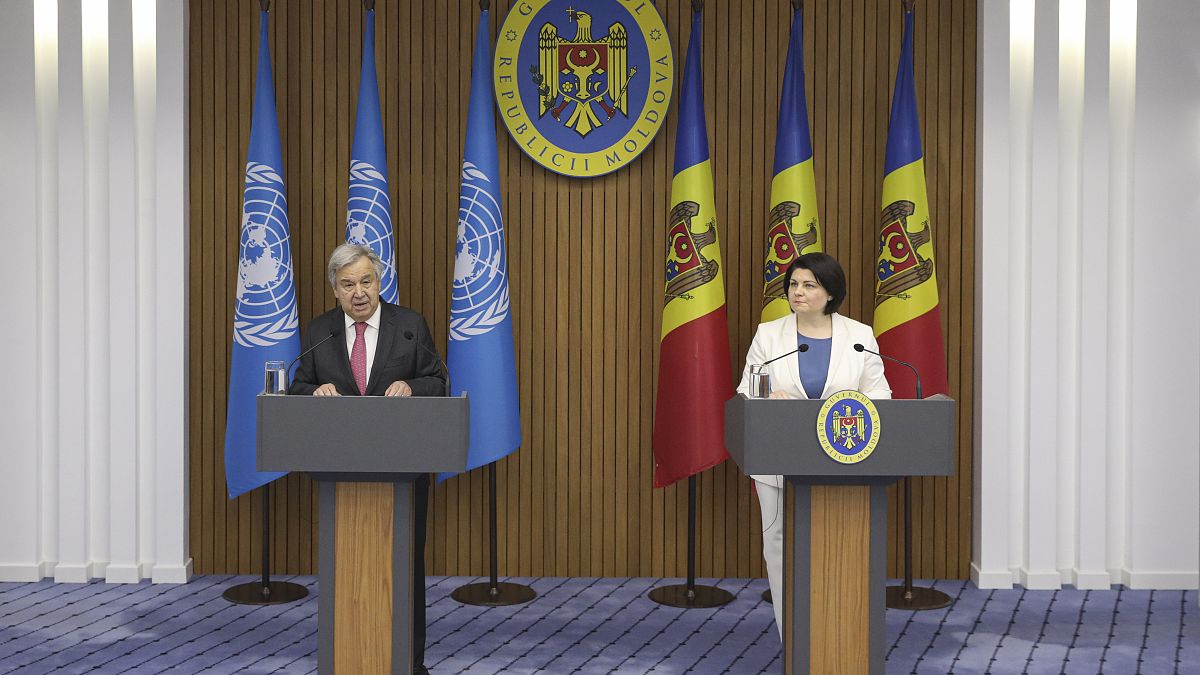 Antonio Guterres és Natalia Gavrilitia május 9-i közös sajtótájékoztatójukon