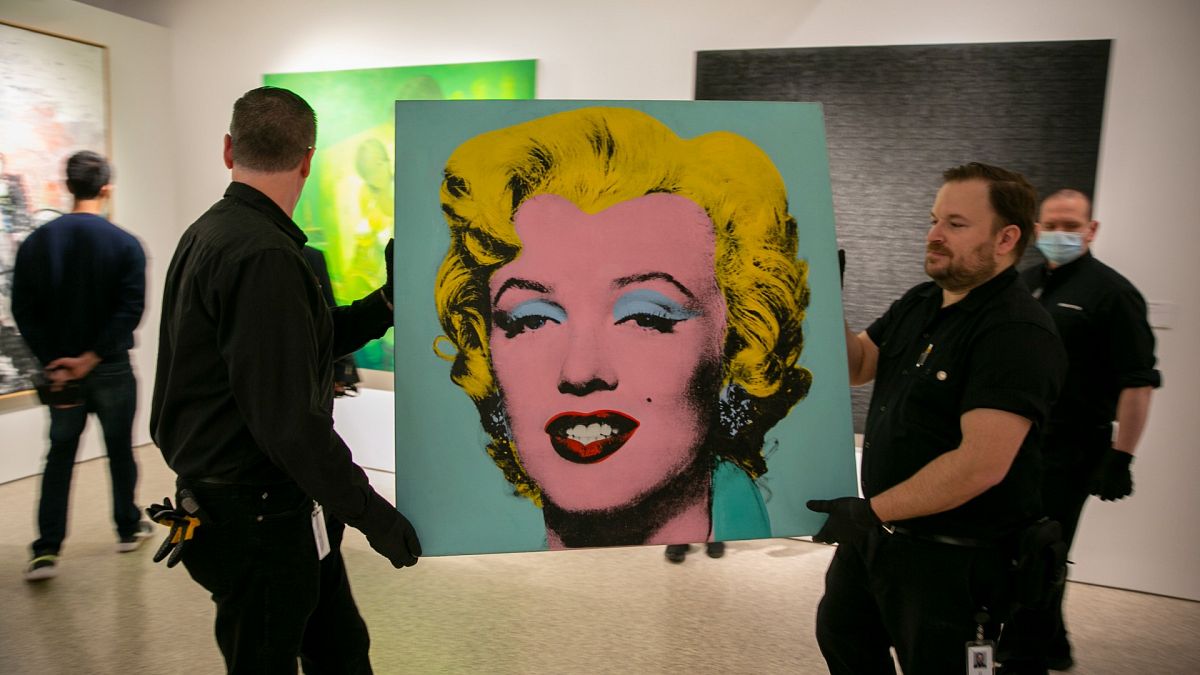 "Shot Sage Blue Marilyn" d'Andy Warhol, dans le showroom de Christie's à New-York, le 8 mai 2022