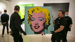 Andy Warhol'un Marilyn Monroe'ya ait "Shot Sage Blue Marilyn" adlı portresi Christie's de açık arttırmayla satıldı