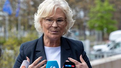 Almanya Savunma Bakanı Christine Lambrecht