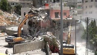 السلطات الإسرائيلية تهدم مبنى سكنيا لعائلة فلسطينية في القدس الشرقية