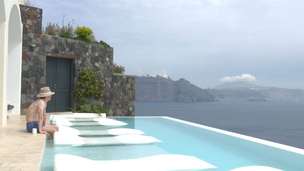 Santorini: Tourism bounces back despite Europe’s cost of living crisis