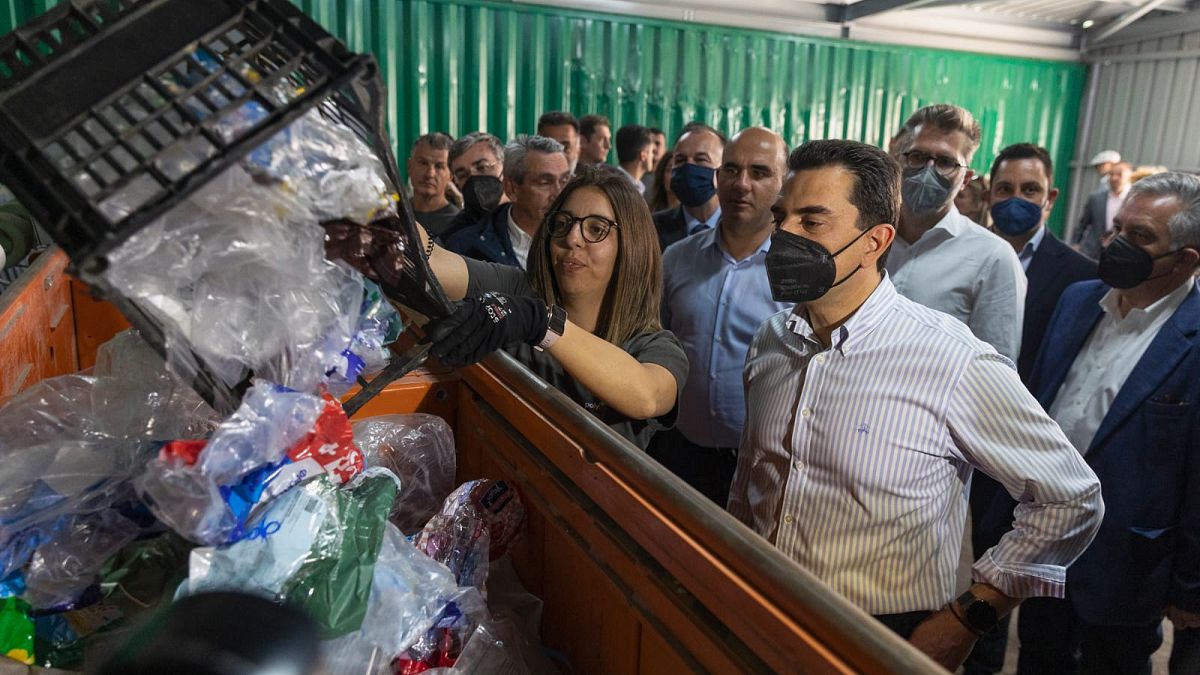 Ο υπουργός Περιβάλλοντος και Ενέργειας Κώστας Σκρέκας στην Τήλο για το πρόγραμμα ανακύκλωσης