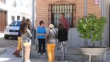 El alcalde Villanueva de Bogas con varias ciudadanas