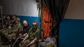 Sebesült ukrán katonák a luhanszki régióban fekvő Popaszna kórházában