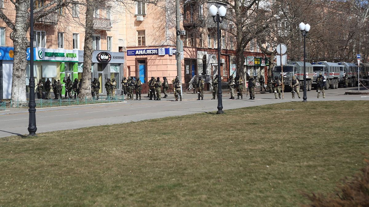 Archives : troupes russes déployées dans les rues de Kherson, le 14 mars 2022