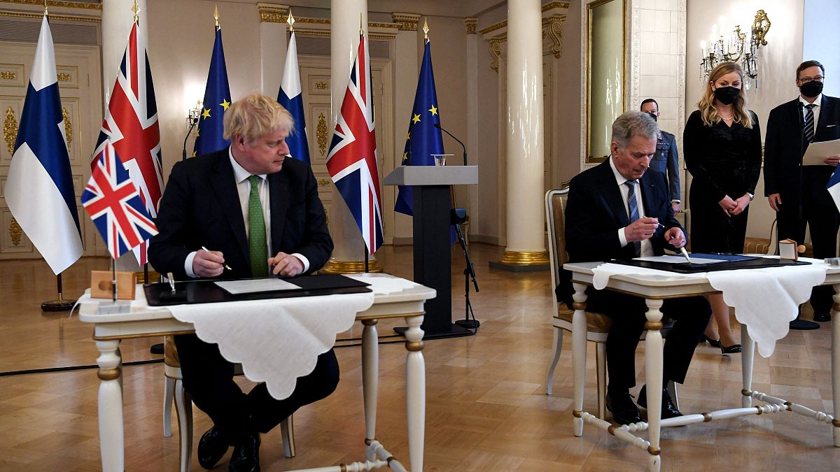 İngiltere Başbakanı Boris Johnson ve Finlandiya Cumhurbaşkanı Sauli Niinistö, güvenlik anlaşmasına imza attı