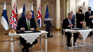 İngiltere Başbakanı Boris Johnson ve Finlandiya Cumhurbaşkanı Sauli Niinistö, güvenlik anlaşmasına imza attı