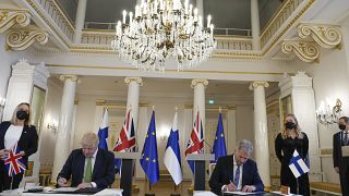 El primer ministro birtánico, Boris Johnson, y el presidente de Finlandia, Sauli Niinisto.