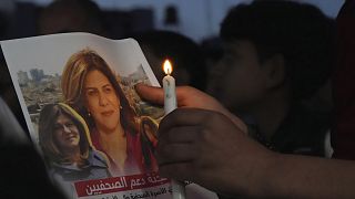 Palesztinok gyászolják Sirín Abu Aklát Gázában