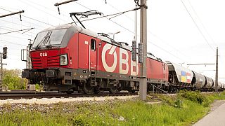 Comboio de carga com forragem, vindo da Ucrânia, chega a Viena, Áustria, sexta-feira, 6 de maio de 2022