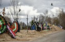 Friss sírhelyek Bucsában - KÉPÜNK ILLUSZTRÁCIÓ