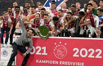 نادي أياكس يحتفل بالفوز باللقب الدوري الهولندي الممتاز لكرة القدم بعد مباراة ضد هيرنفين في ملعب يوهان كرويف أرينا في أمستردام بهولندا.