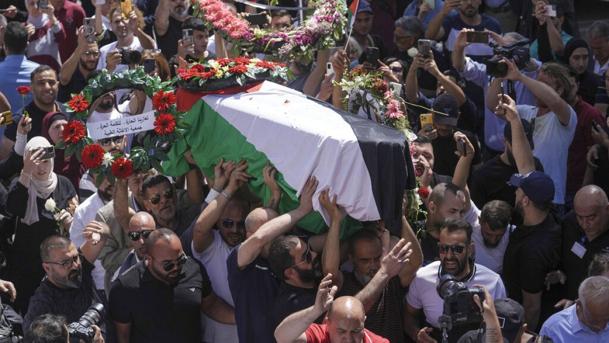 Binlerce Filistinli öldürülen Al Jazeera muhabiri Şirin El Akile için yas tuttu