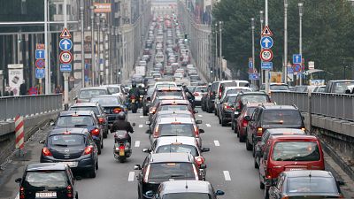 AB 2035'te yeni benzinli ve dizel arabaların satışını yasaklamak için ilk adımı atı