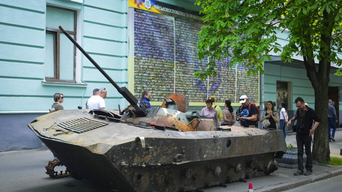 Zurückgelassener russischer Panzer in Kiew in der Ukraine 