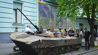 Zurückgelassener russischer Panzer in Kiew in der Ukraine