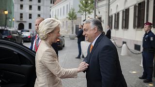 Orbán Viktor fogadja Ursula von der Leyent, a Bizottság elnökét a Karmelita kolostorban május 9-én