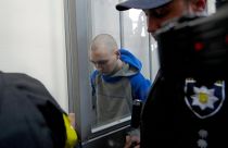 فاديم شيشيمارين، جندي روسي البالغ 21 عاما، أمام محكمة منطقة سولوميانسك بكييف لمحاكمته بتهمة القتل، أوكرانيا.