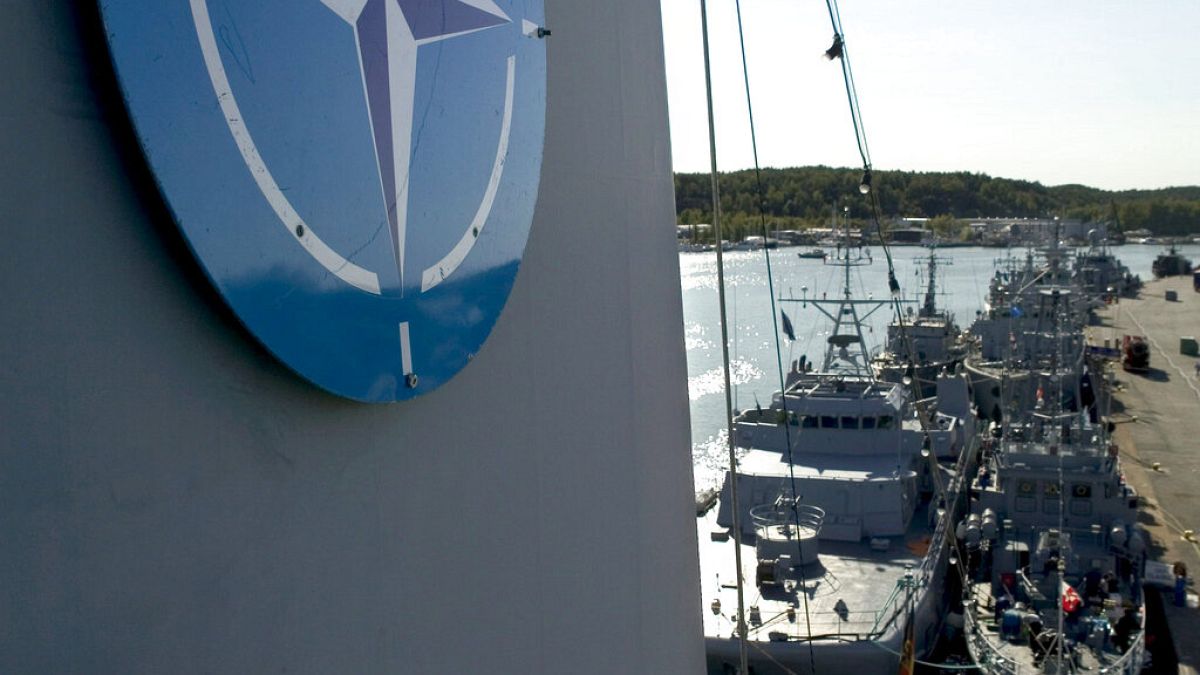 NATO-hadihajók a finnországi Turku kikötőjében - a kép illusztráció 