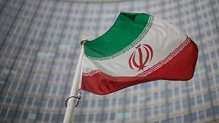 پرچم ایران مقابل مقر آژانس بین‌المللی انرژی اتمی