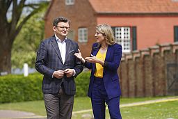 Melanie Joly, Ministra de Asuntos Exteriores de Canadá, y Dmytro Kuleba, Ministro de Asuntos Exteriores de Ucrania, 13/5/2022, Alemania