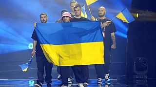 Kalush Orchestra représentant l'Ukraine arrive pour la dernière répétition générale du Concours Eurovision de la chanson à Turin, en Italie, vendredi 13 mai 2022.