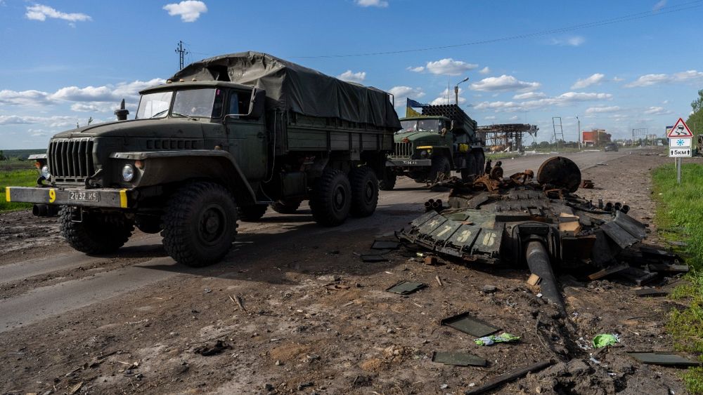 Ukraine war: Russian army 'withdrawing from Kharkiv area', say Ukrainian military and analysts