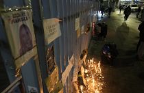 Veillée devant l'hôpital où séjournait la journaliste assassinée Francisca Sandoval qui a succombé à ses blessures, à Santiago, au Chili, jeudi 12 mai 2022.