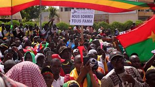 Hundreds of Malians demonstrate in support of the junta and the army