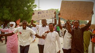 Des Tchadiens manifestent contre la présence française