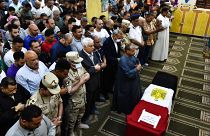 جنازة أحد الجنود المصريين الذين قتلوا في هجوم مسلح في سيناء.