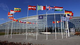 Οι σημαίες των κρατών μελών του ΝΑΤΟ έξω από το αρχηγείο της συμμαχίας στις Βρυξέλλες